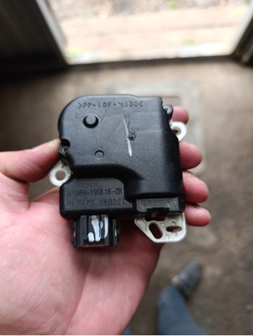 Моторчик заслонки печки 274435Z010 NISSAN