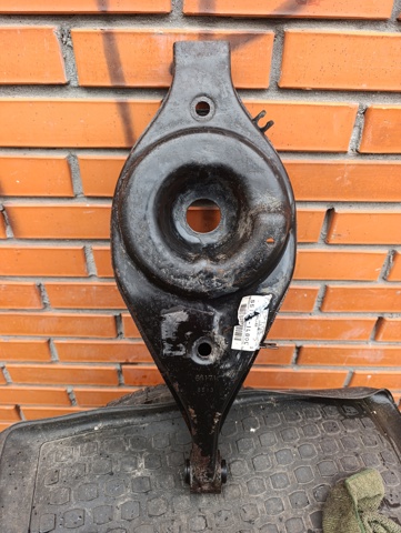 Балансир задний нижний 551B01LB0C NISSAN