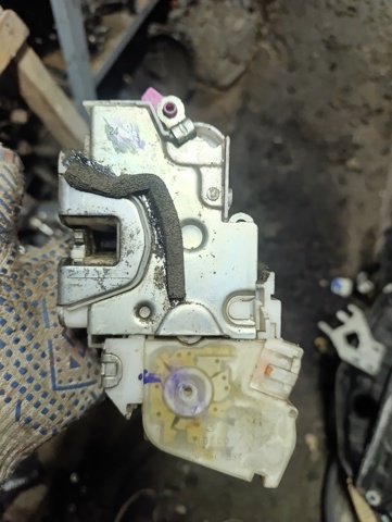 NISSAN 805035P060 Замок водительской двери в наличии Ровно
