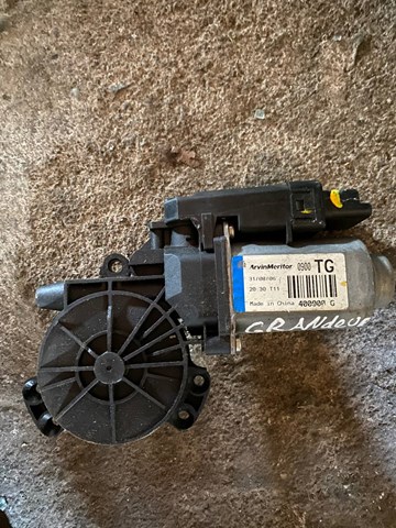 Мотор стеклоподъемника двери передней, правой 824603L010 HYUNDAI