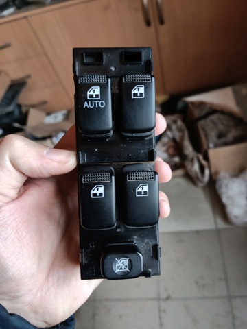 Кнопки переднего левого стеклоподъемника 9357017100YU HYUNDAI