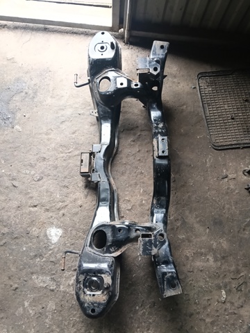 Поперечина задней подвески E22728800B MAZDA