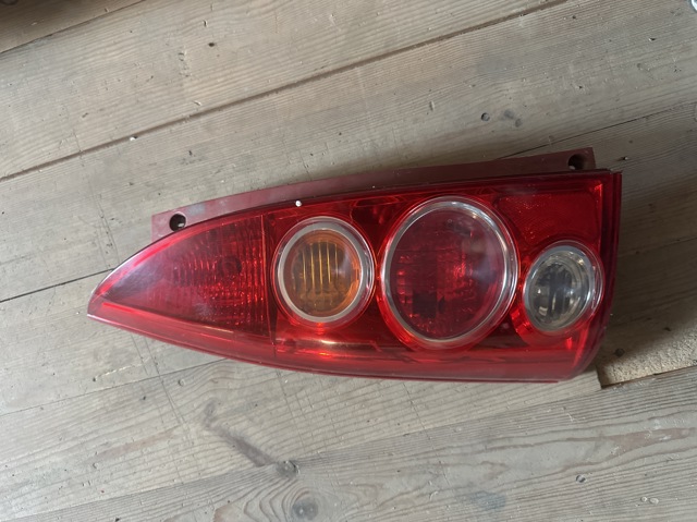 Задний левый стоп CB8151160B MAZDA