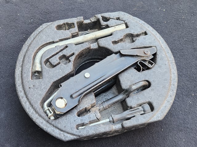 Ящик инструментальный 1K0012115F VAG