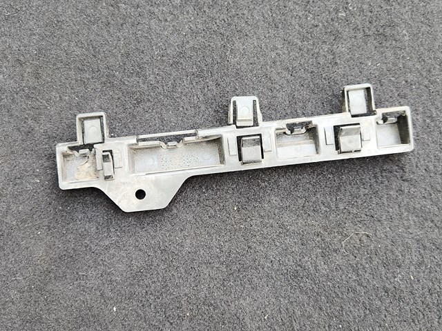 7240874 BMW Кронштейн наружной накладки порога правой купить в Чернигов