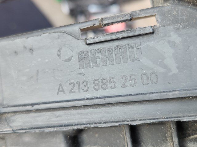 MERCEDES A2138852500 Кронштейн бампера переднего центральный в наличии Винница