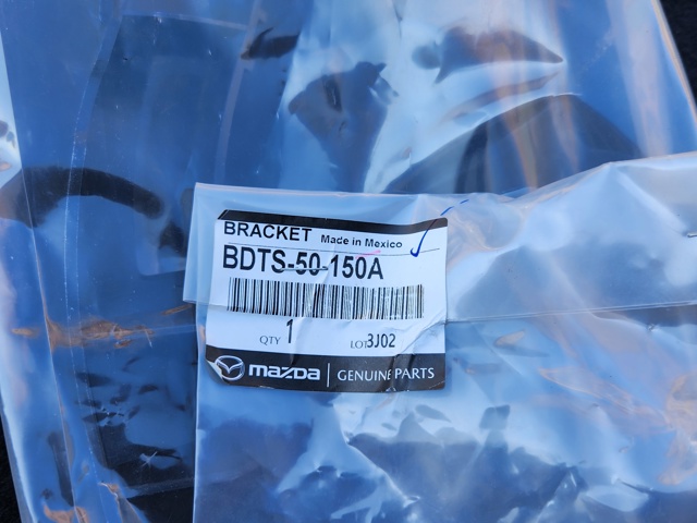 MAZDA BDTS50150A Кронштейн (адаптер) крепления фары передней правой в наличии Одесса