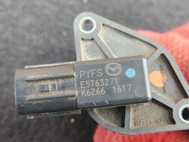 MAZDA E5T63271 ДМРВ в наличии Ирпень