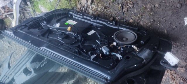 Пассажирская передняя дверь 1692513 FORD