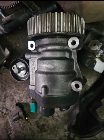 Насос топливный высокого давления 167002321R RENAULT