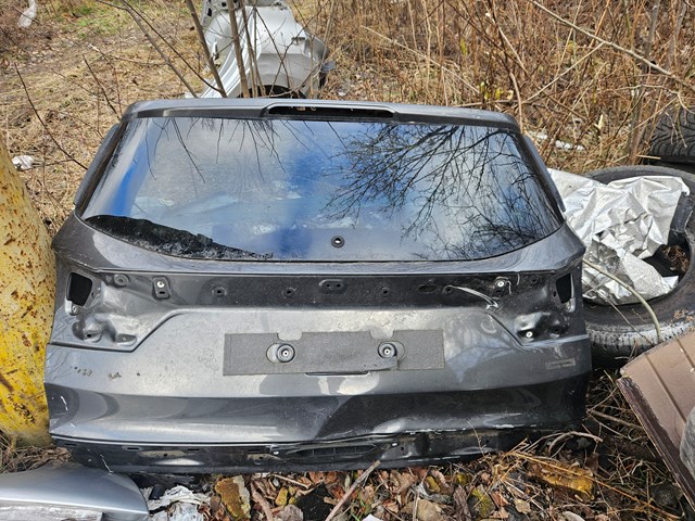 Дверь задняя багажная 1707331 FORD