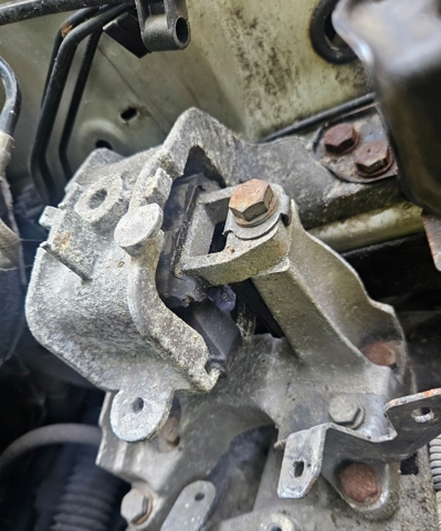 Гидроопора двигателя левая 181394 PEUGEOT