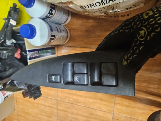 Кнопки переднего левого стекло подъемника 254019U12B NISSAN