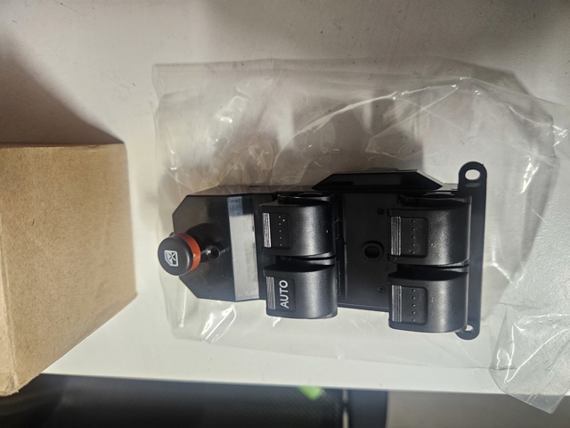 Кнопки переднего левого стеклоподъемника 35760S9AG042 HONDA