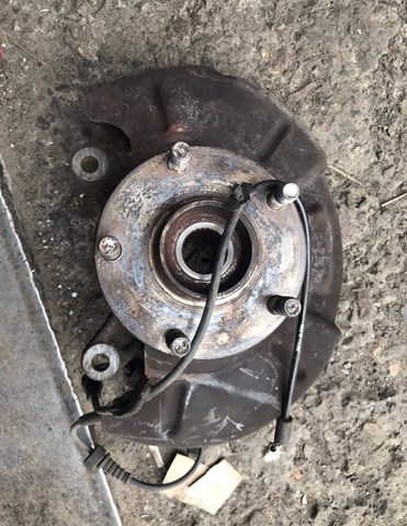 Ось передняя и поворотные кулаки 4511180J52 SUZUKI