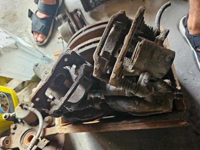 Тормозной суппорт задний левый 4775005070 TOYOTA