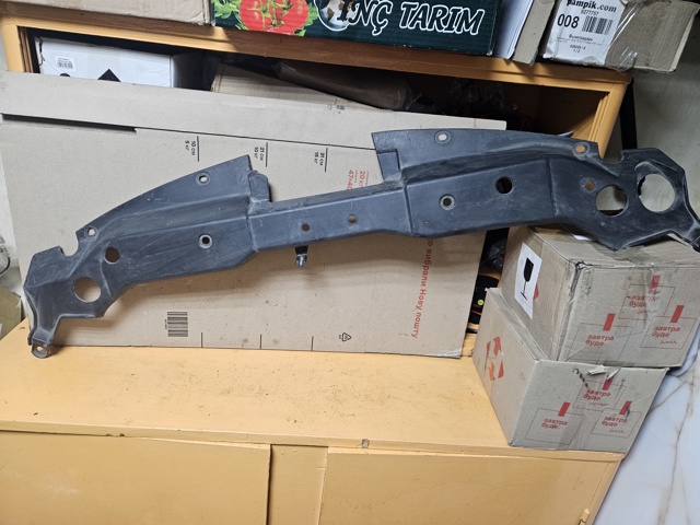 Ободок решетки радиатора 62322EM30A NISSAN