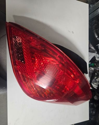 Фонарь задний правый 6351CV PEUGEOT