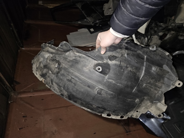 Подкрылок крыла переднего левый задний 63843CG000 NISSAN