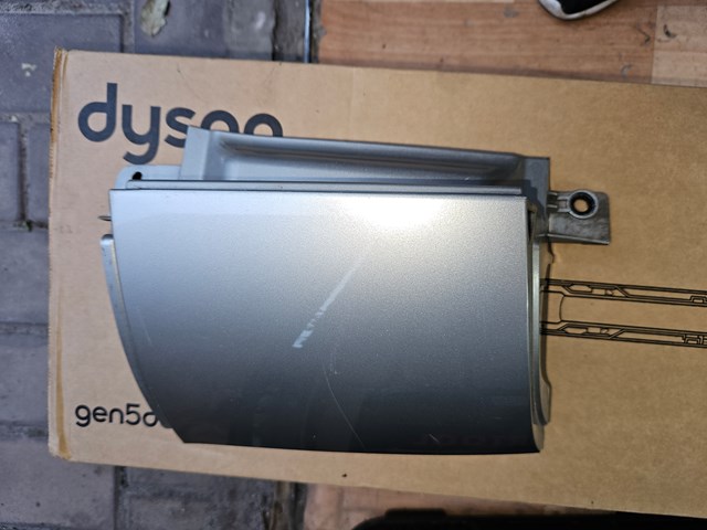 Накладка под задний фонарь, правый 781289U00H NISSAN