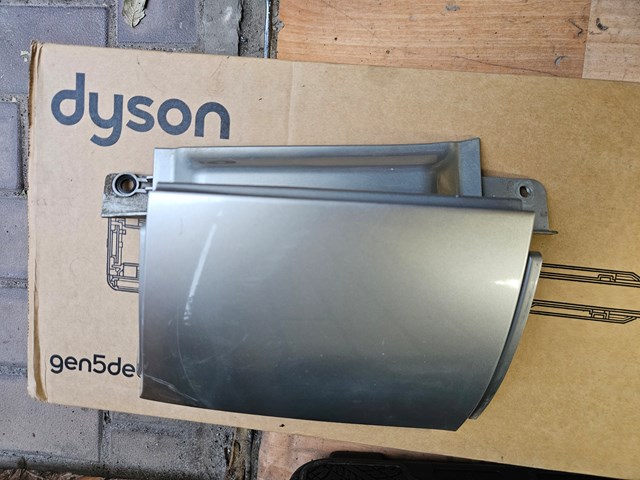 Накладка под задний фонарь, левый 781299U00H NISSAN