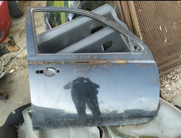 Пассажирская передняя дверь 80100AX130 NISSAN
