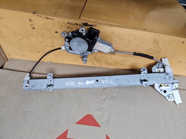 Моторчик стеклоподъемника двери задней, правой 807308991A NISSAN