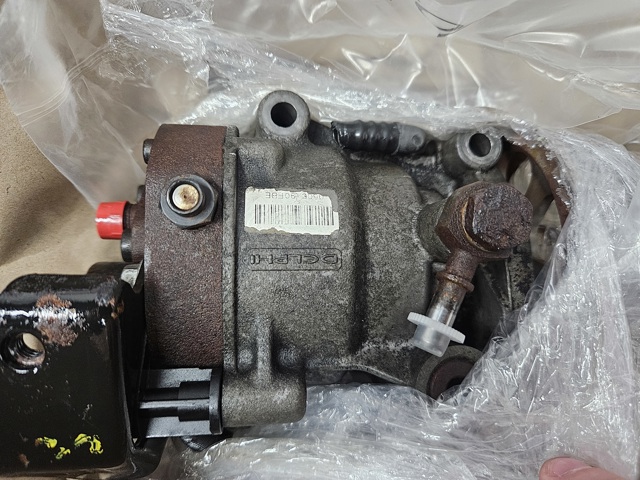 Насос топливный высокого давления (ТНВД) 8200057225 RENAULT