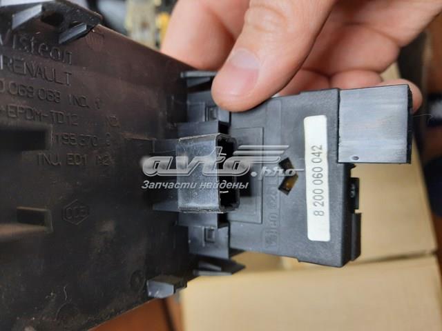 Кнопка корректора фар 8200060042 RENAULT