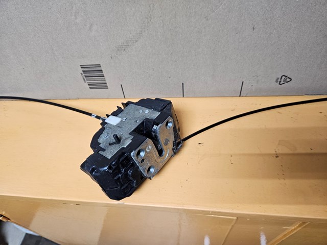 Замок задней двери, правой 82500AX111 NISSAN