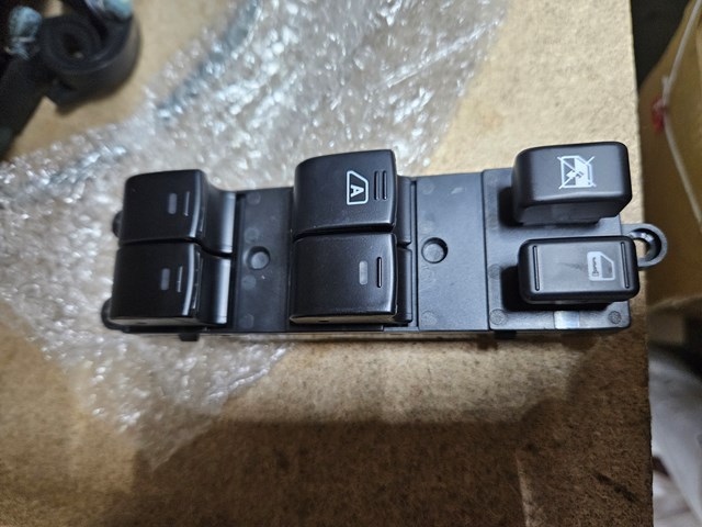 SUBARU 83071AJ030 Кнопочный блок управления стеклоподъемником передний левый в наличии Полтава