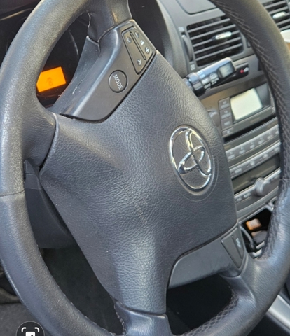 Блок кнопочных переключателей рулевого колеса 8425020020 TOYOTA