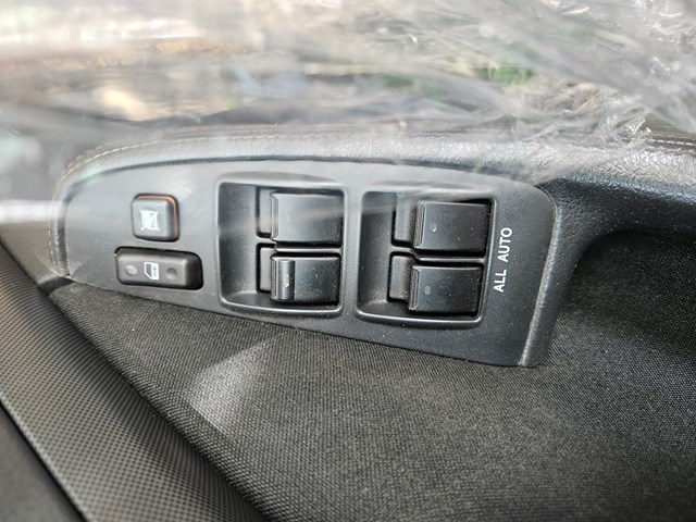 Кнопочный блок управления стеклоподъемником передний левый 	8482005100