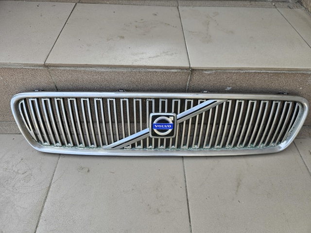 Решетка радиатора 8678680 VOLVO