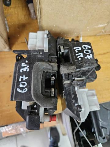 Замок передней пассажирской двери 9136H3 PEUGEOT