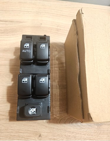 Кнопки переднего левого стеклоподъёмника 9357017100YN HYUNDAI