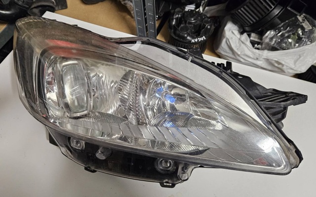 Вставка фары правой 9678393080 PEUGEOT