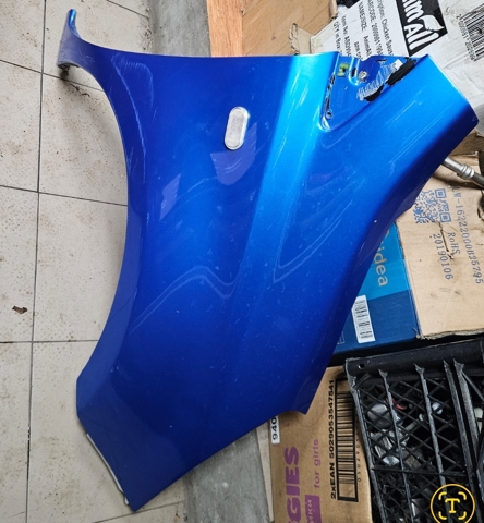 Крыло переднее правое F31009U0M0 NISSAN