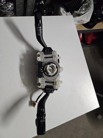 Подрулевой переключатель левый GJ6A66122 MAZDA
