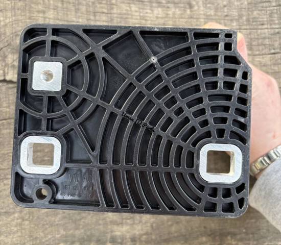 1EA121367G Кронштейн радиатора нижний купить Днепр