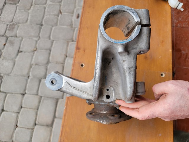 VOLVO 32221147 Цапфа (поворотный кулак) передний правый в наличии Житомир
