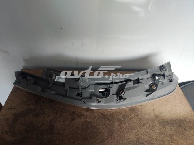Правый стоп-сигнал 265509RB0A NISSAN
