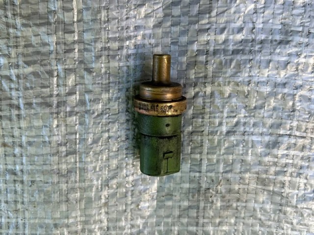 Термодатчик охлаждающей жидкости Ауди А8 D3