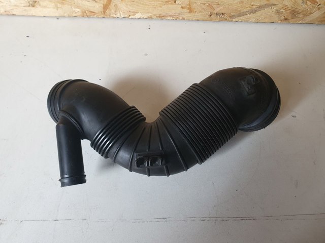 Патрубок расходомера воздуха Шкода Суперб II