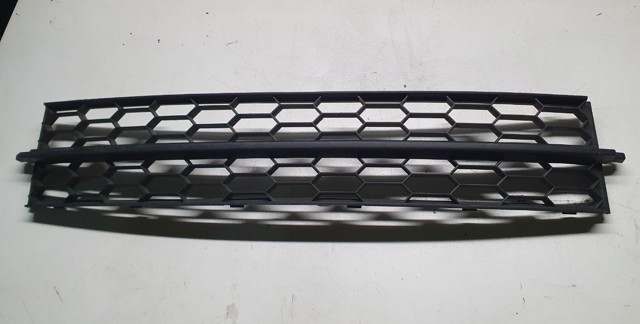 Решетка бампера переднего центральная Skoda Octavia 3 A7