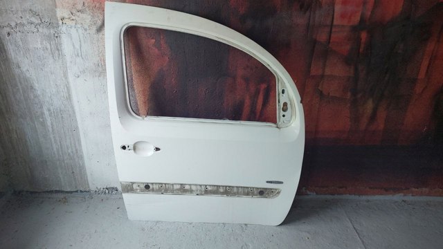 RENAULT 7751478136 Дверь передняя правая в наличии Украина