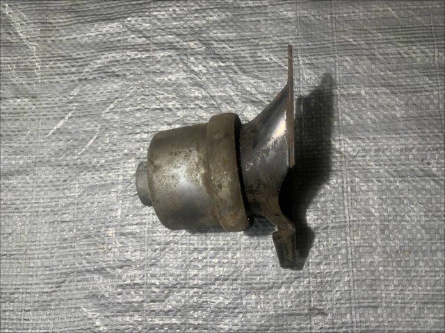 Правая подушка двигателя Volkswagen Transporter T6