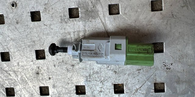 RENAULT 8200276360 Датчик включения сцепления  в наличии Запорожье