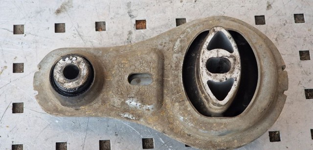 Подушка двигателя 8200675206 RENAULT