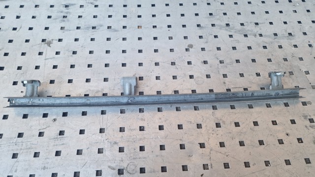 RENAULT 8200683409 Направляющая стекла рамки двери передней левой в наличии Черкассы